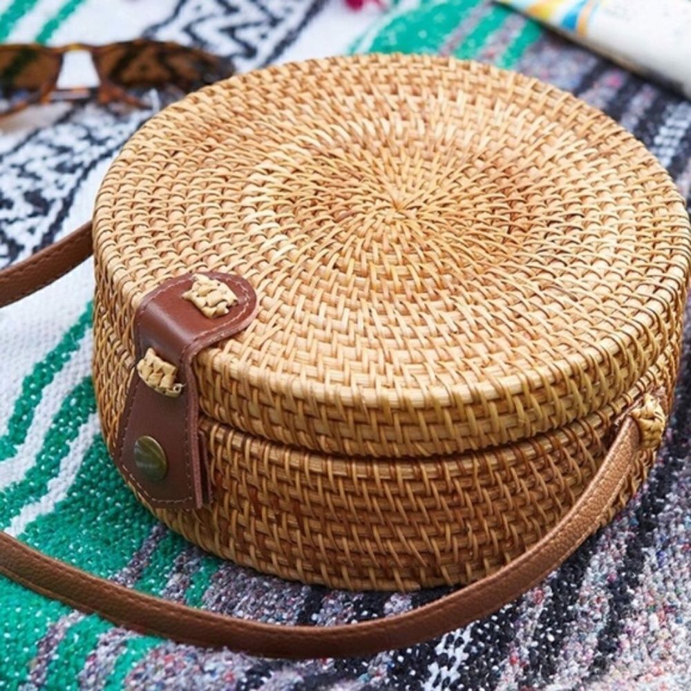 NWT Francesca’s Aquilina Circle Vegan Rattan Crossbody - Picture 5 of 7